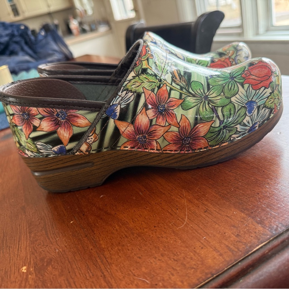 Very Gently Preowned/Excellent Condition Floral Dansko Clogs - Picture 10 of 15